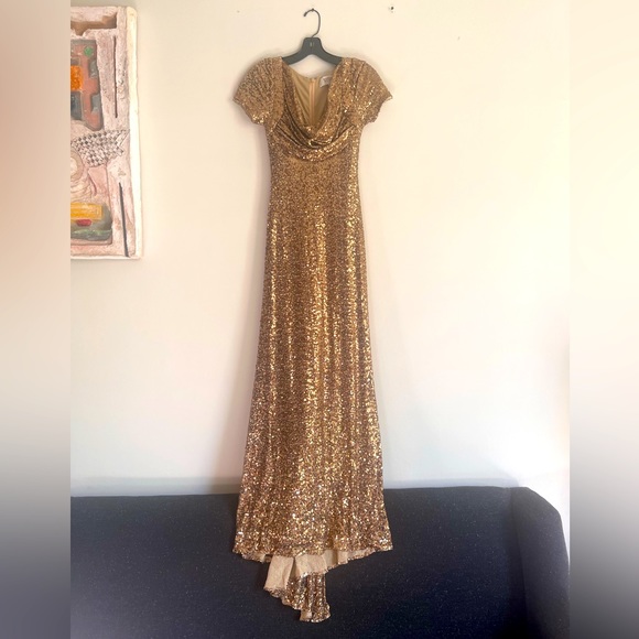 Badgley Mischka Dresses & Skirts - Badgley Mischka Gold Sequin Dress